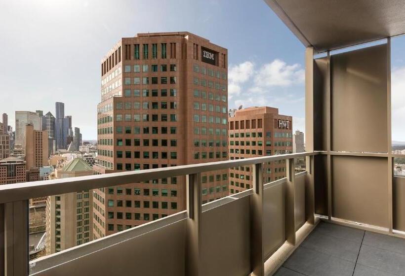 2 Bedroom Apartment with Views, Oaks Melbourne Southbank Suites