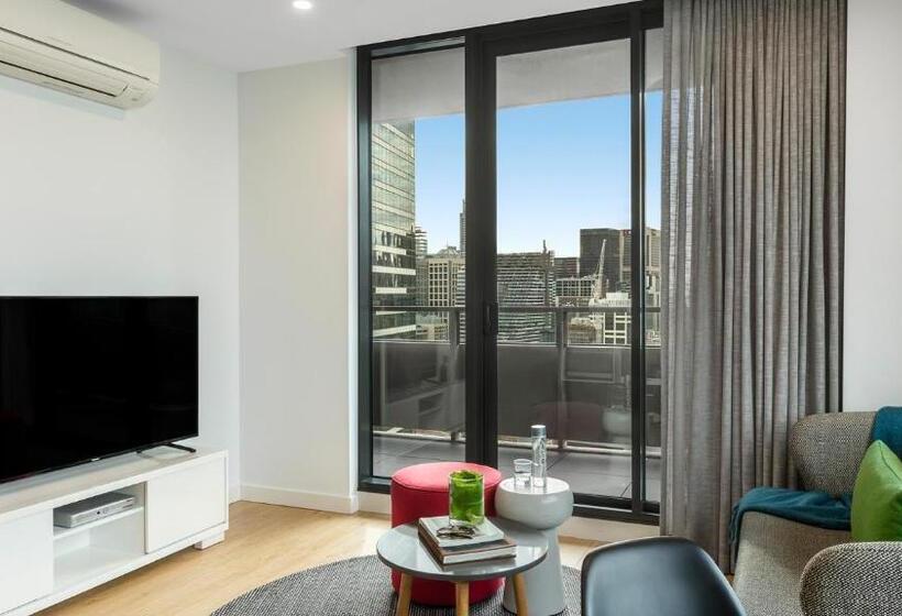 2 Bedroom Apartment with Views, Oaks Melbourne Southbank Suites