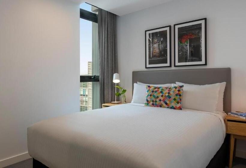 2 Bedroom Apartment with Views, Oaks Melbourne Southbank Suites