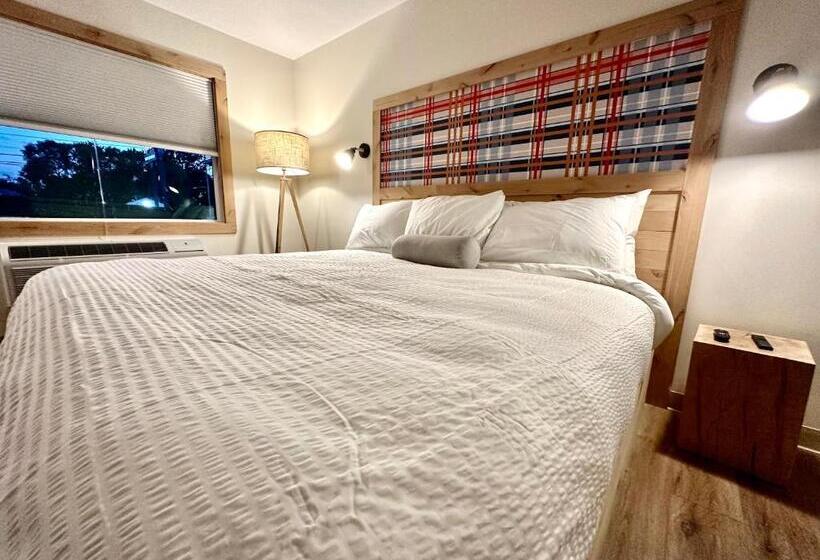 اتاق استاندارد با تخت بزرگ, Explorer Rest & Recreation