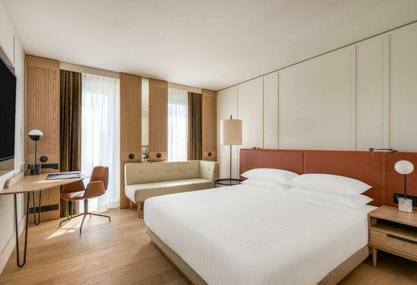 اتاق اجرایی با تخت بزرگ, Munich Marriott Hotel City West