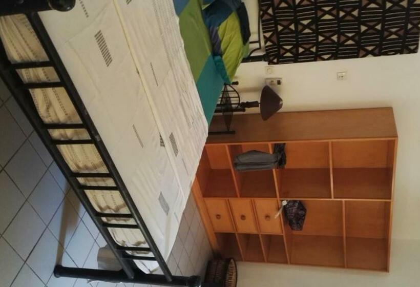 اتاق استاندارد با چشم‌انداز باغ, Hôtel Les Palmiers