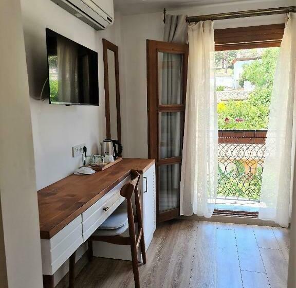 اتاق اکونومی, In Ephesus Hotel And Art Galery