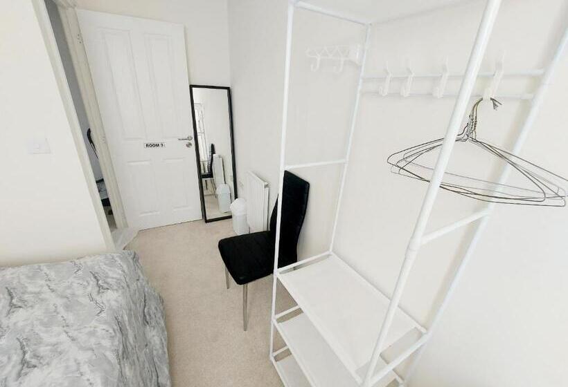 اتاق استاندارد یک نفره, Room In Guest Room   Single Room In 3 Bed Home, Full Kitchen, Shared Bathroom