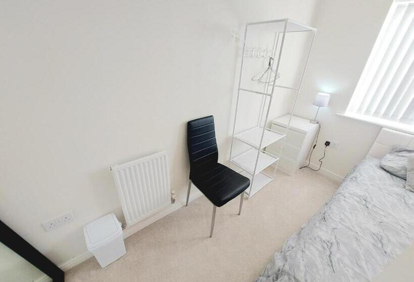 اتاق استاندارد یک نفره, Room In Guest Room   Single Room In 3 Bed Home, Full Kitchen, Shared Bathroom