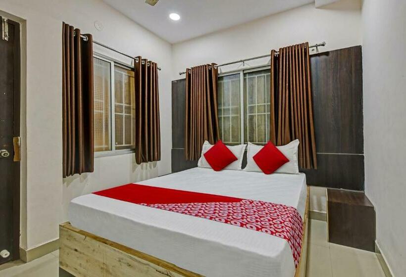 اتاق کلاسیک سه تخته, Oyo Flagship Hotel Ashoka Grand