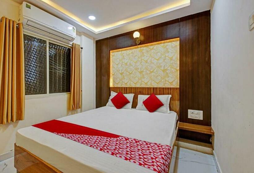 اتاق کلاسیک سه تخته, Oyo Flagship Hotel Ashoka Grand