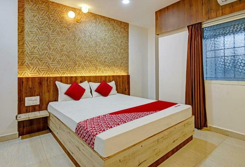 اتاق کلاسیک سه تخته, Oyo Flagship Hotel Ashoka Grand