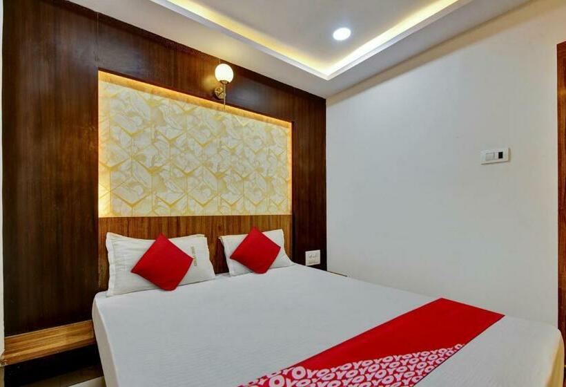 اتاق کلاسیک سه تخته, Oyo Flagship Hotel Ashoka Grand
