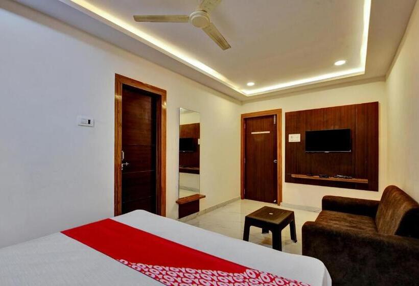 اتاق کلاسیک سه تخته, Oyo Flagship Hotel Ashoka Grand