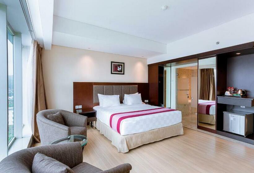 اتاق لوکس, Claro Kendari
