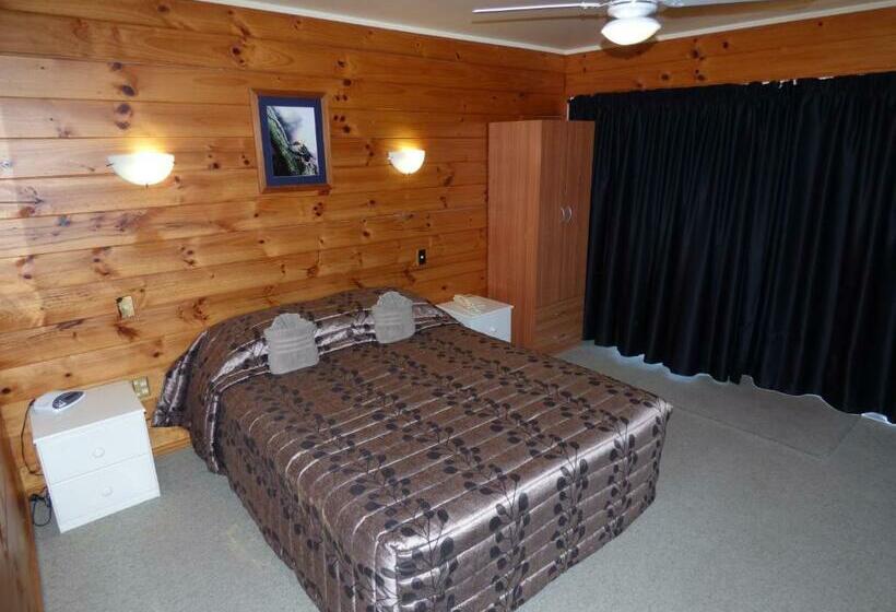 استودیوی استاندارد, Cedarwood Lakeside Motel & Conference Venue