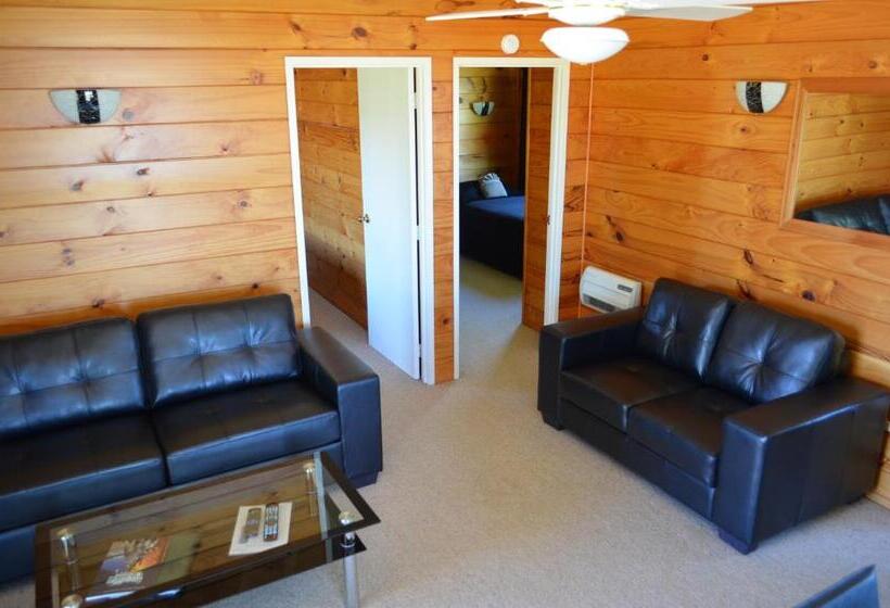 2 Bedrooms Apartment Lake View, Cedarwood Lakeside Motel & Conference Venue