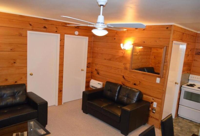 2 Bedrooms Apartment Lake View, Cedarwood Lakeside Motel & Conference Venue