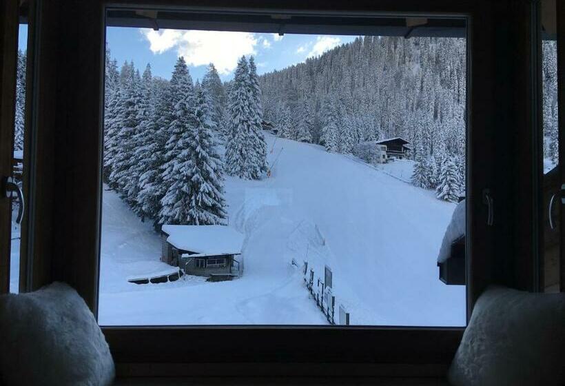اتاق سوپریور, Chalet Laura Lodge