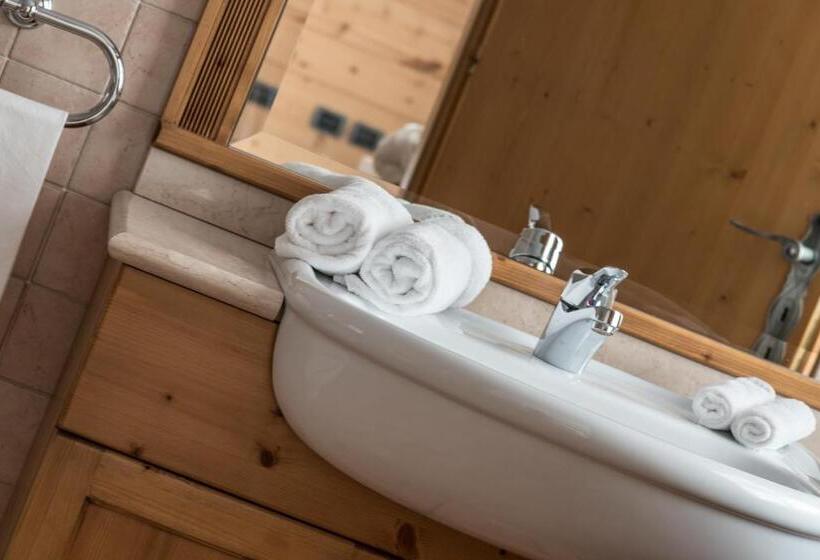 اتاق استاندارد, Chalet Laura Lodge