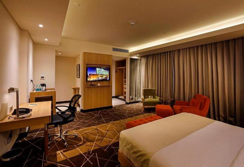 اتاق لوکس با تخت بزرگ, Holiday Inn Chennai Omr It Expressway, An Ihg