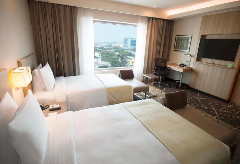 اتاق استاندارد با چشم‌انداز دریا, Holiday Inn Chennai Omr It Expressway, An Ihg