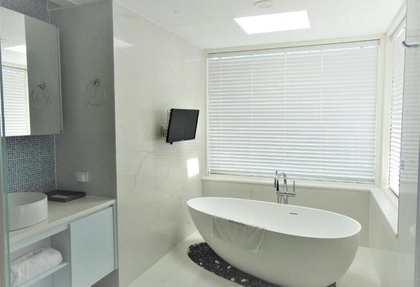 سوئیت رویال, Healthcare Town Resort