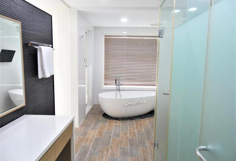 سوئیت رویال, Healthcare Town Resort