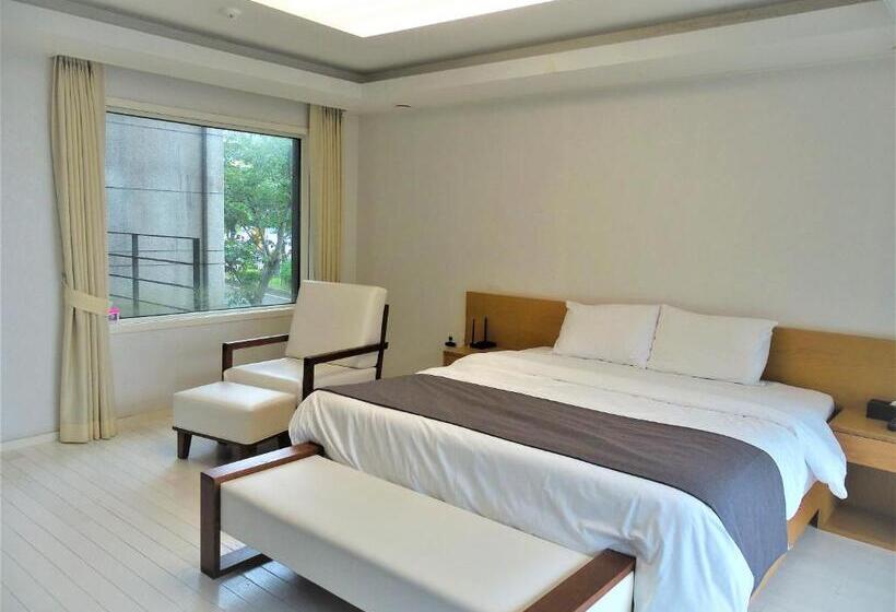 سوئیت رویال, Healthcare Town Resort