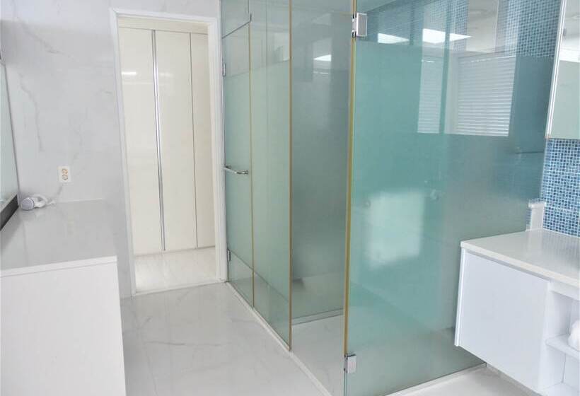 سوئیت رویال, Healthcare Town Resort