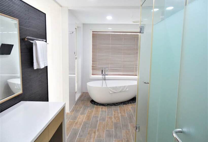 سوئیت رویال, Healthcare Town Resort