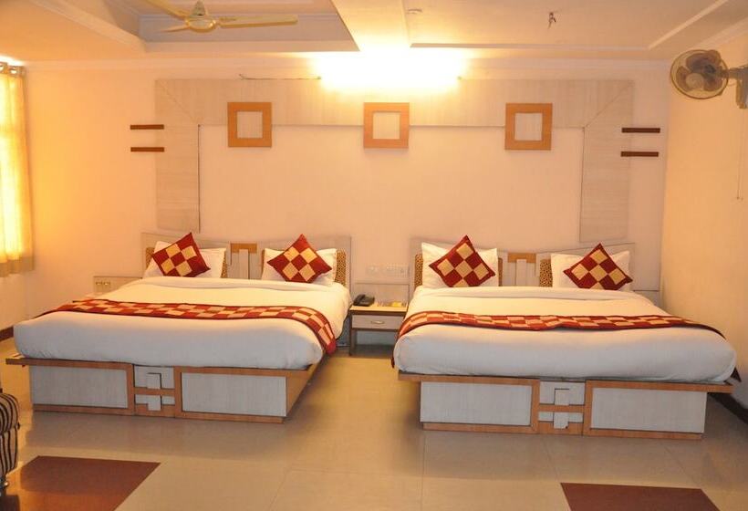 اتاق خانوادگی, Muskan Palace