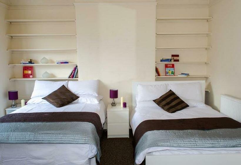 اتاق خانوادگی با سرویس بهداشتی مشترک, Campbells Guest House