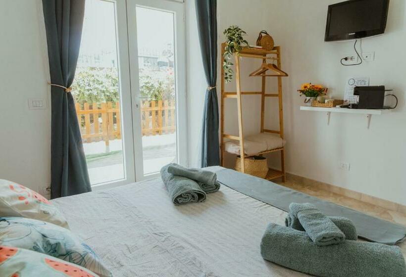 اتاق استاندارد با چشم‌انداز باغ, Lemon Tree Rooms