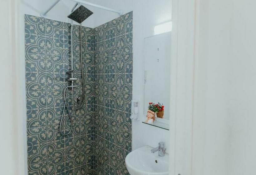اتاق استاندارد با چشم‌انداز باغ, Lemon Tree Rooms