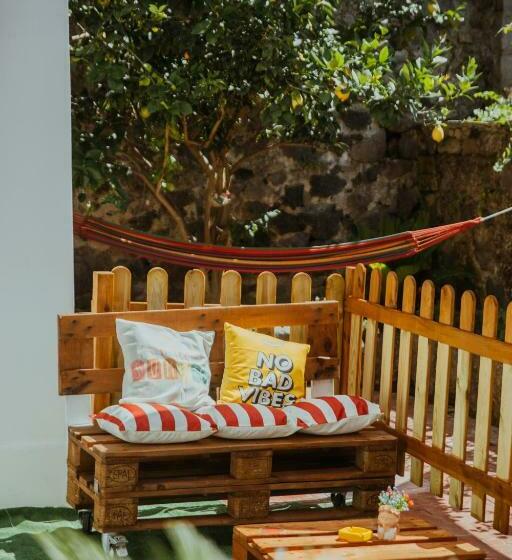 اتاق استاندارد با چشم‌انداز باغ, Lemon Tree Rooms