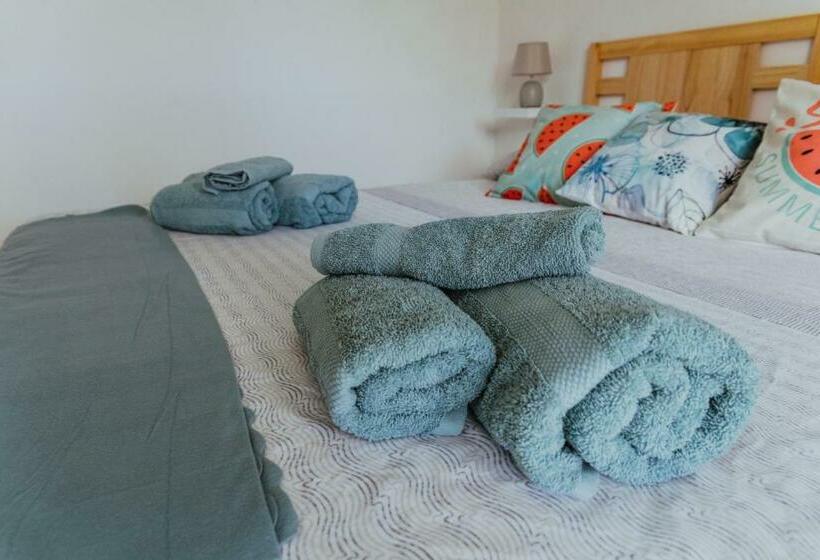 اتاق استاندارد با چشم‌انداز باغ, Lemon Tree Rooms