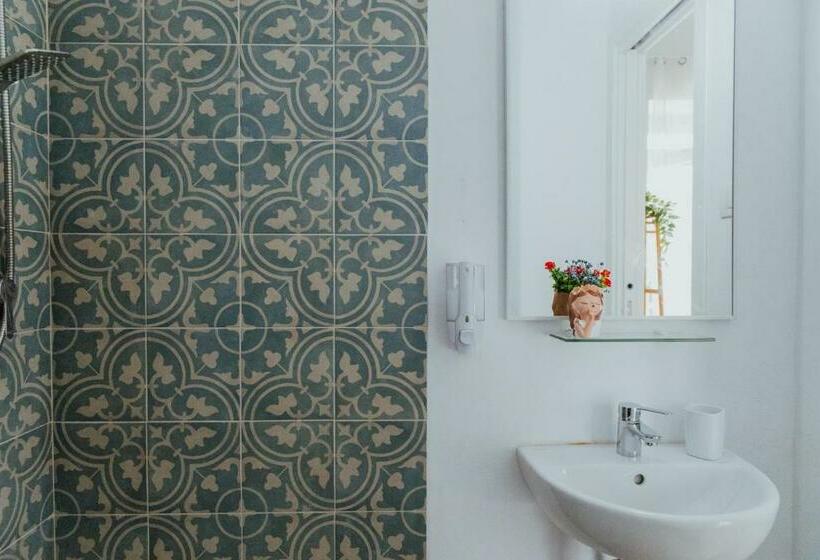 اتاق استاندارد با چشم‌انداز باغ, Lemon Tree Rooms