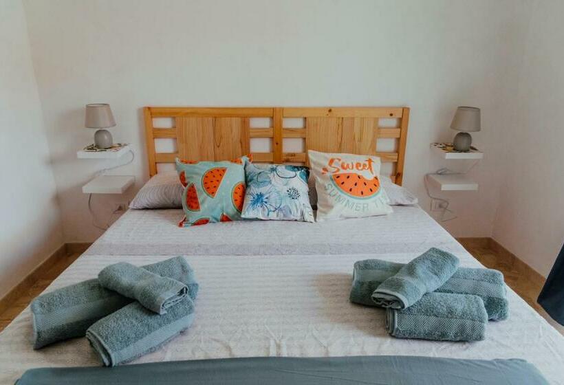 اتاق استاندارد با چشم‌انداز باغ, Lemon Tree Rooms