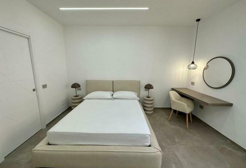 اتاق استاندارد سه تخته با بالکن, Alma Rooms
