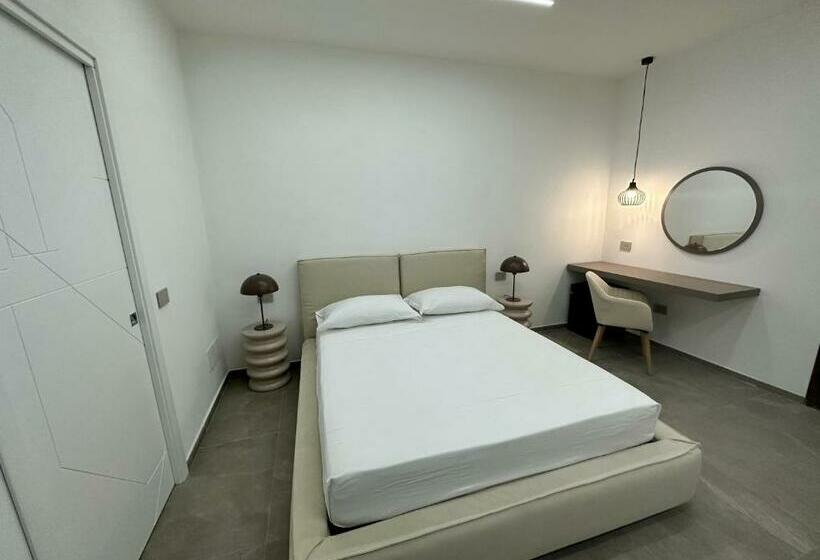 اتاق استاندارد سه تخته با بالکن, Alma Rooms