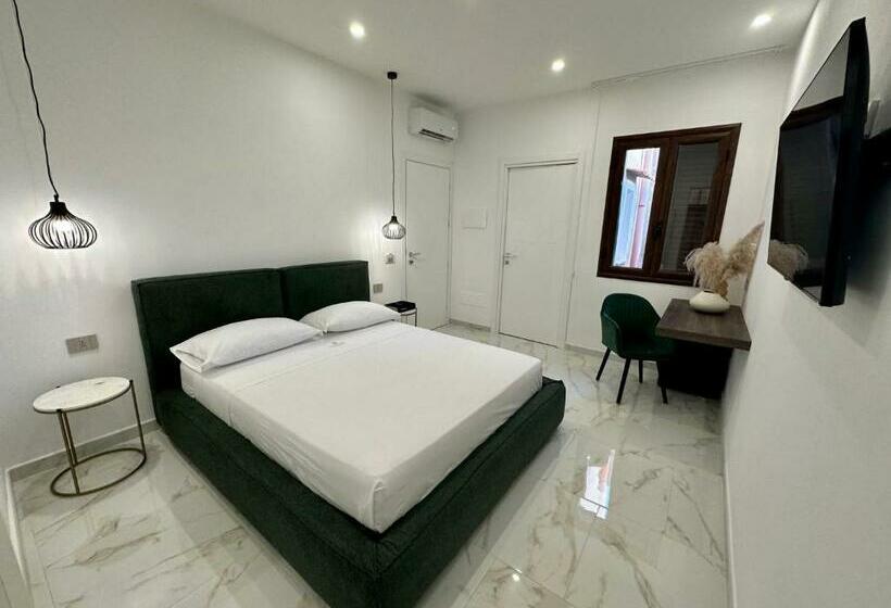 اتاق لوکس, Alma Rooms