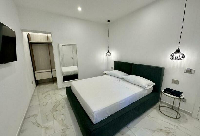اتاق لوکس, Alma Rooms