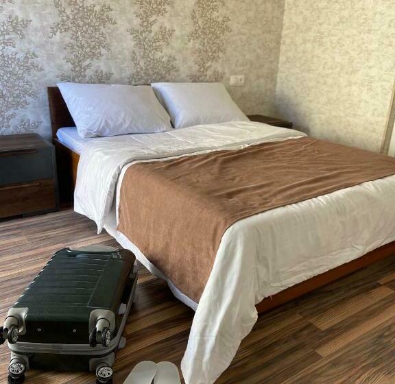 اتاق کلاسیک سه تخته, Yeghevni Guest House In Odzun