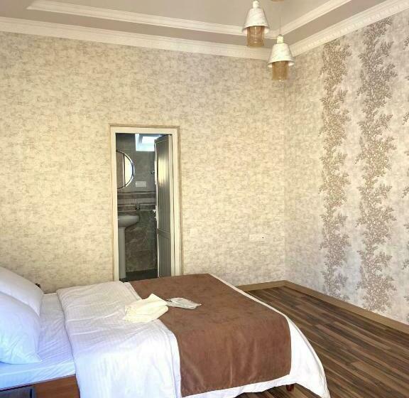 اتاق کلاسیک سه تخته, Yeghevni Guest House In Odzun