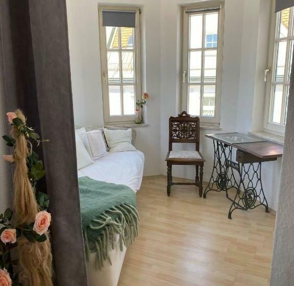 اتاق خانوادگی, Room In Apartment   Schlummern Wie Dornroschenrapunzel Im Schlosschen