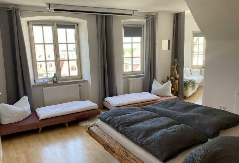 اتاق خانوادگی, Room In Apartment   Schlummern Wie Dornroschenrapunzel Im Schlosschen