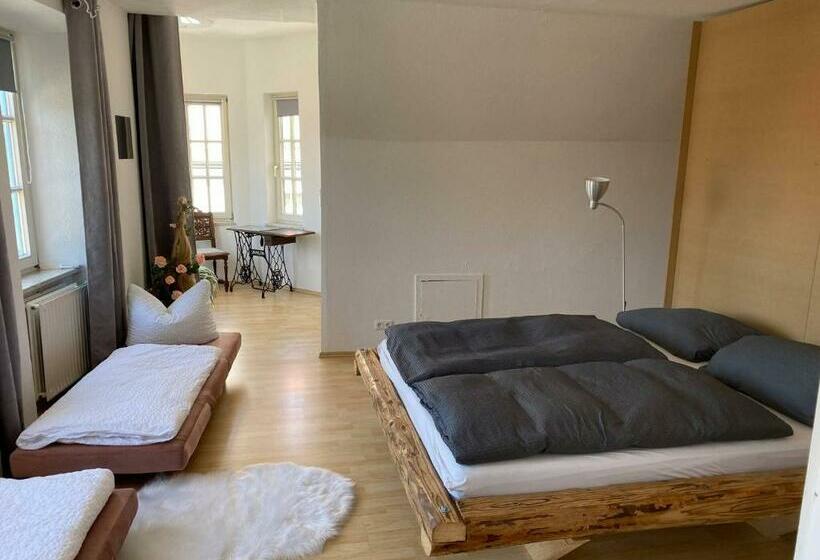 اتاق خانوادگی, Room In Apartment   Schlummern Wie Dornroschenrapunzel Im Schlosschen