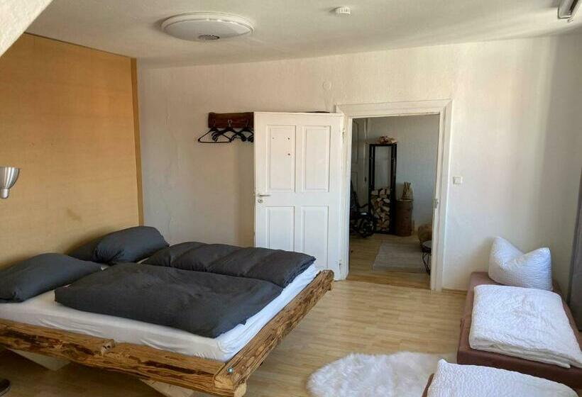 اتاق خانوادگی, Room In Apartment   Schlummern Wie Dornroschenrapunzel Im Schlosschen