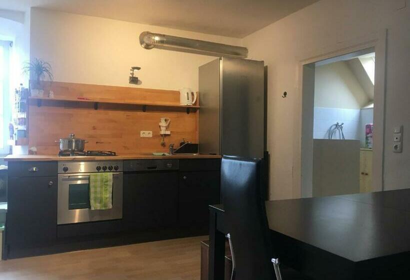 اتاق خانوادگی, Room In Apartment   Schlummern Wie Dornroschenrapunzel Im Schlosschen