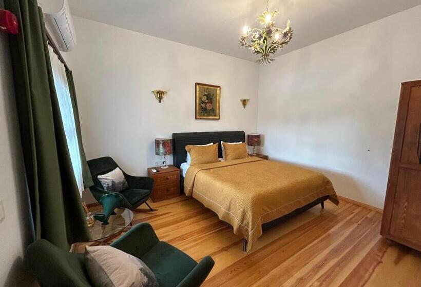 سوییت با چشم‌انداز استخر, Portofino Urla Boutique