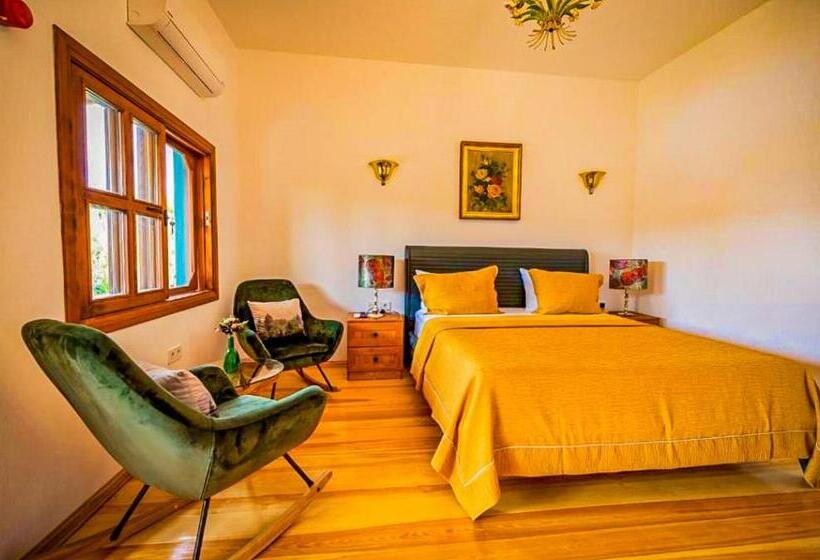 سوییت با چشم‌انداز استخر, Portofino Urla Boutique