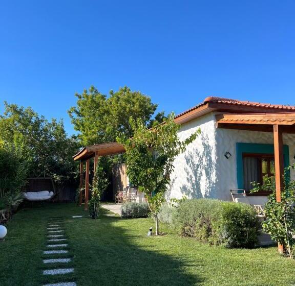 سوییت با چشم‌انداز استخر, Portofino Urla Boutique