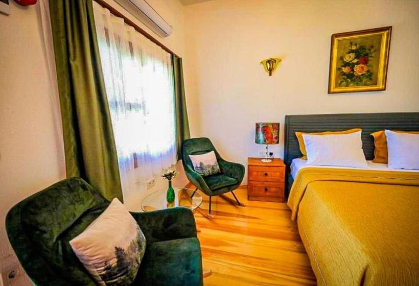 سوییت با چشم‌انداز استخر, Portofino Urla Boutique